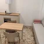Apartman - Near And Town Center, Ground Floor With Small Garden *
