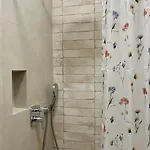 - Near And Town Center, Ground Floor With Small Garden Omiš