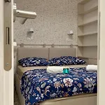 Apartman - Near And Town Center, Ground Floor With Small Garden *