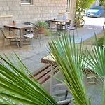 Apartman - Near And Town Center, Ground Floor With Small Garden *