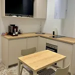 Apartman - Near And Town Center, Ground Floor With Small Garden