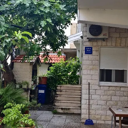 - Near And Town Center, Ground Floor With Small Garden * Omiš