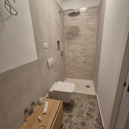- Near And Town Center, Ground Floor With Small Garden Omiš