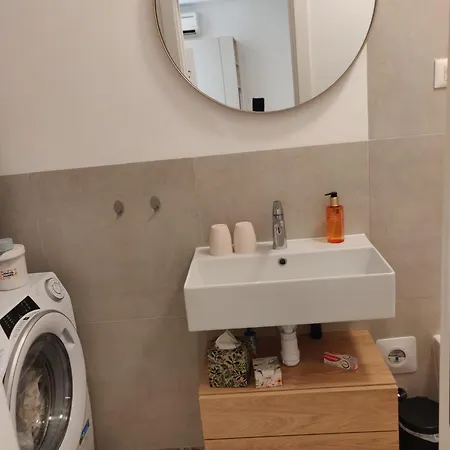Apartment - Near And Town Center, Ground Floor With Small Garden *