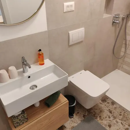 - Near And Town Center, Ground Floor With Small Garden *