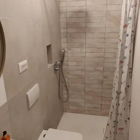 - Near And Town Center, Ground Floor With Small Garden * Omis
