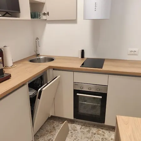 - Near And Town Center, Ground Floor With Small Garden * Omiš