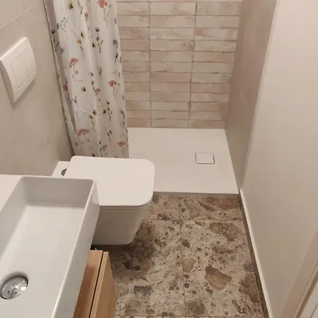 Daire - Near And Town Center, Ground Floor With Small Garden *