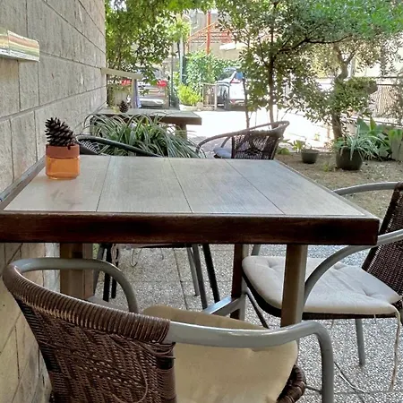 - Near And Town Center, Ground Floor With Small Garden * Omiš