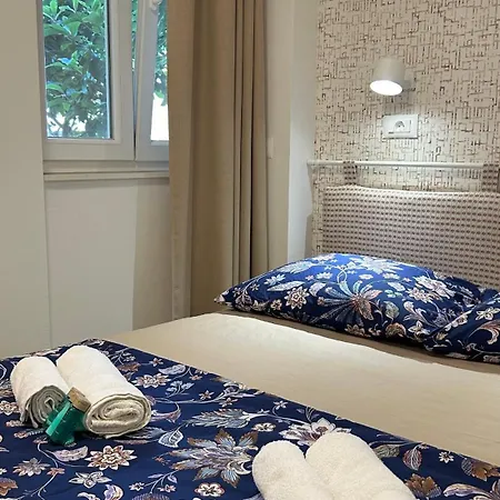 - Near And Town Center, Ground Floor With Small Garden