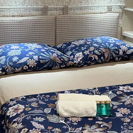 Apartment - Near And Town Center, Ground Floor With Small Garden