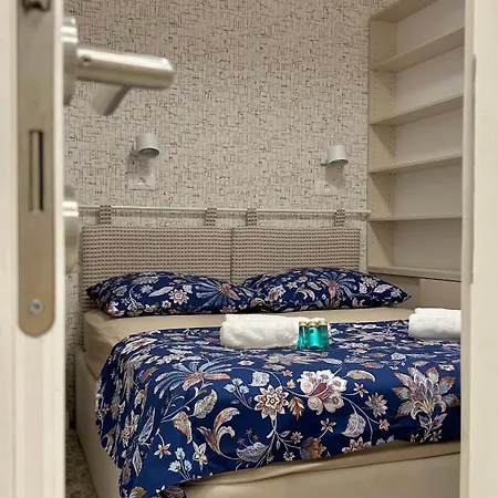 Apartment - Near And Town Center, Ground Floor With Small Garden *
