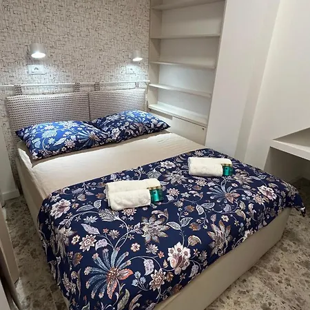 - Near And Town Center, Ground Floor With Small Garden Omiš