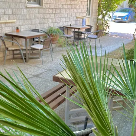 Daire - Near And Town Center, Ground Floor With Small Garden *