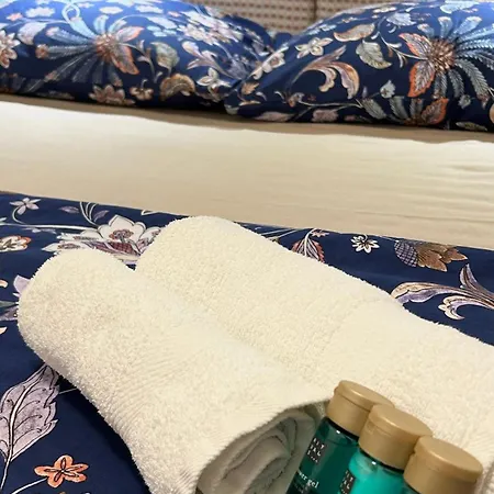 Lägenhet - Near And Town Center, Ground Floor With Small Garden Omiš