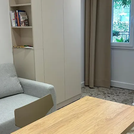- Near And Town Center, Ground Floor With Small Garden