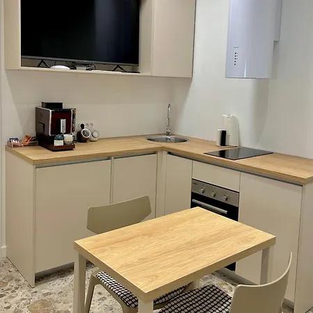 Apartment - Near And Town Center, Ground Floor With Small Garden