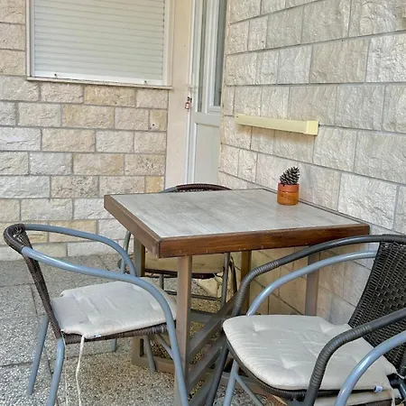 - Near And Town Center, Ground Floor With Small Garden * Omiš